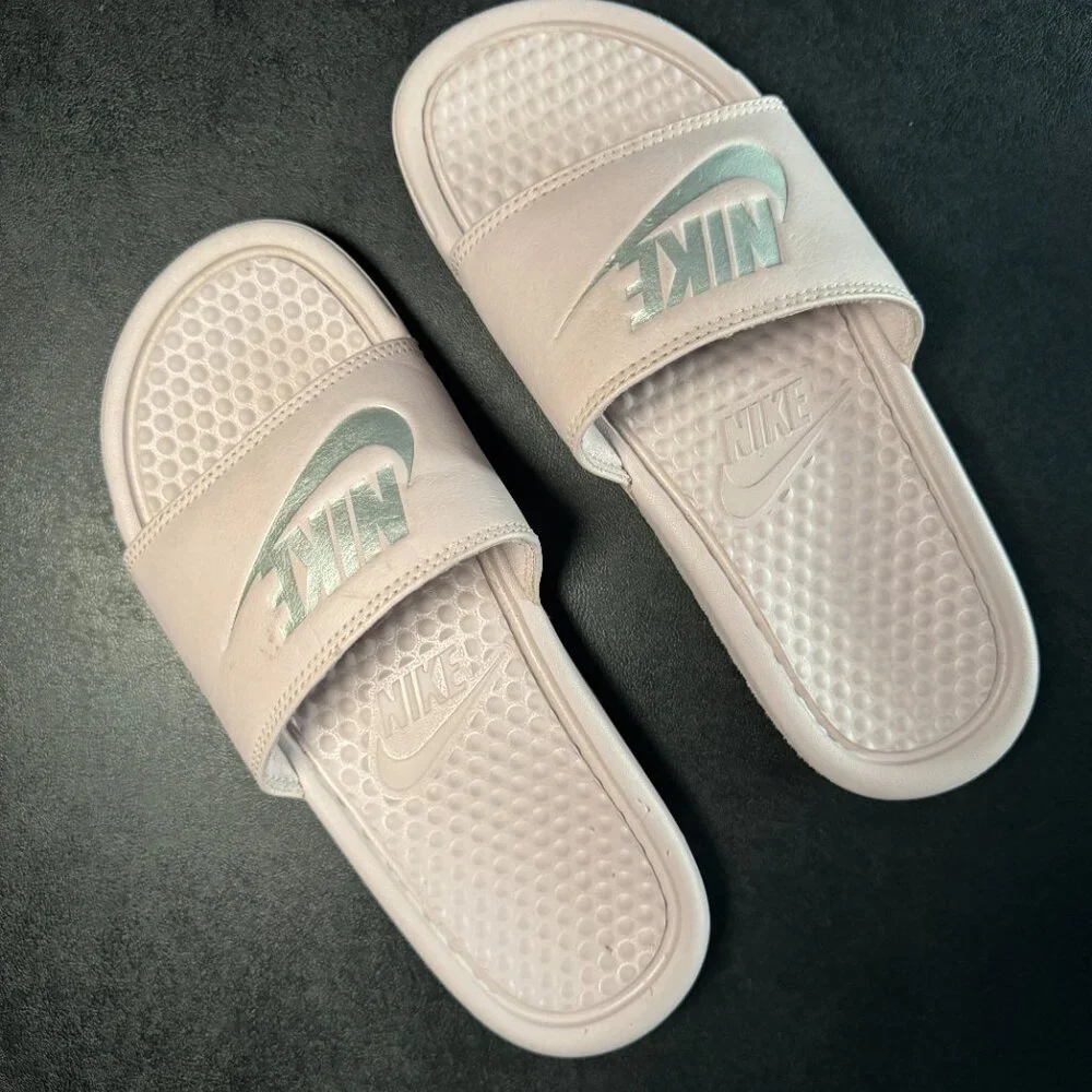 Pink Nike slides Size 6 - 359 - Picture 3 of 4